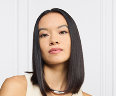 Kobieta o chłodnym podtonie skóry